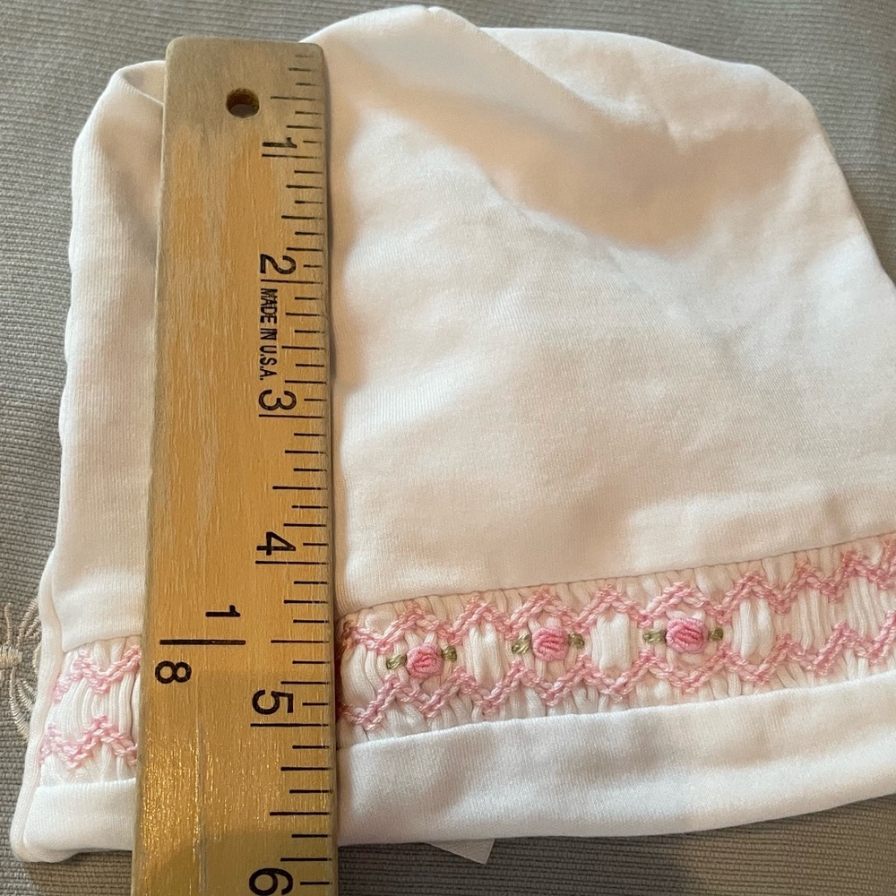 Baby gift set. Blanket, smocked rose hat & bib. Kissy Kissy brand. Baby girl - Picture 5 of 10